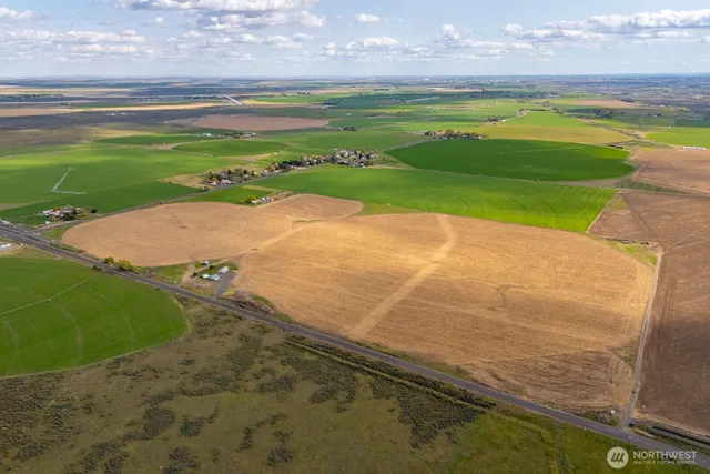 a view of a tennis court
