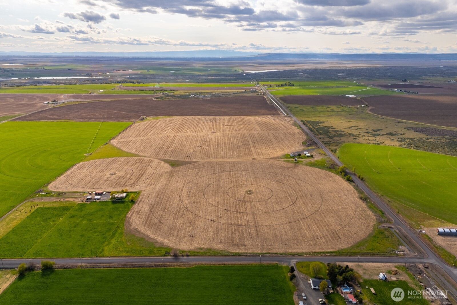 10701 12 Road Northeast Moses Lake, WA 98837 - Photo 31 of 33 a view of a tennis court