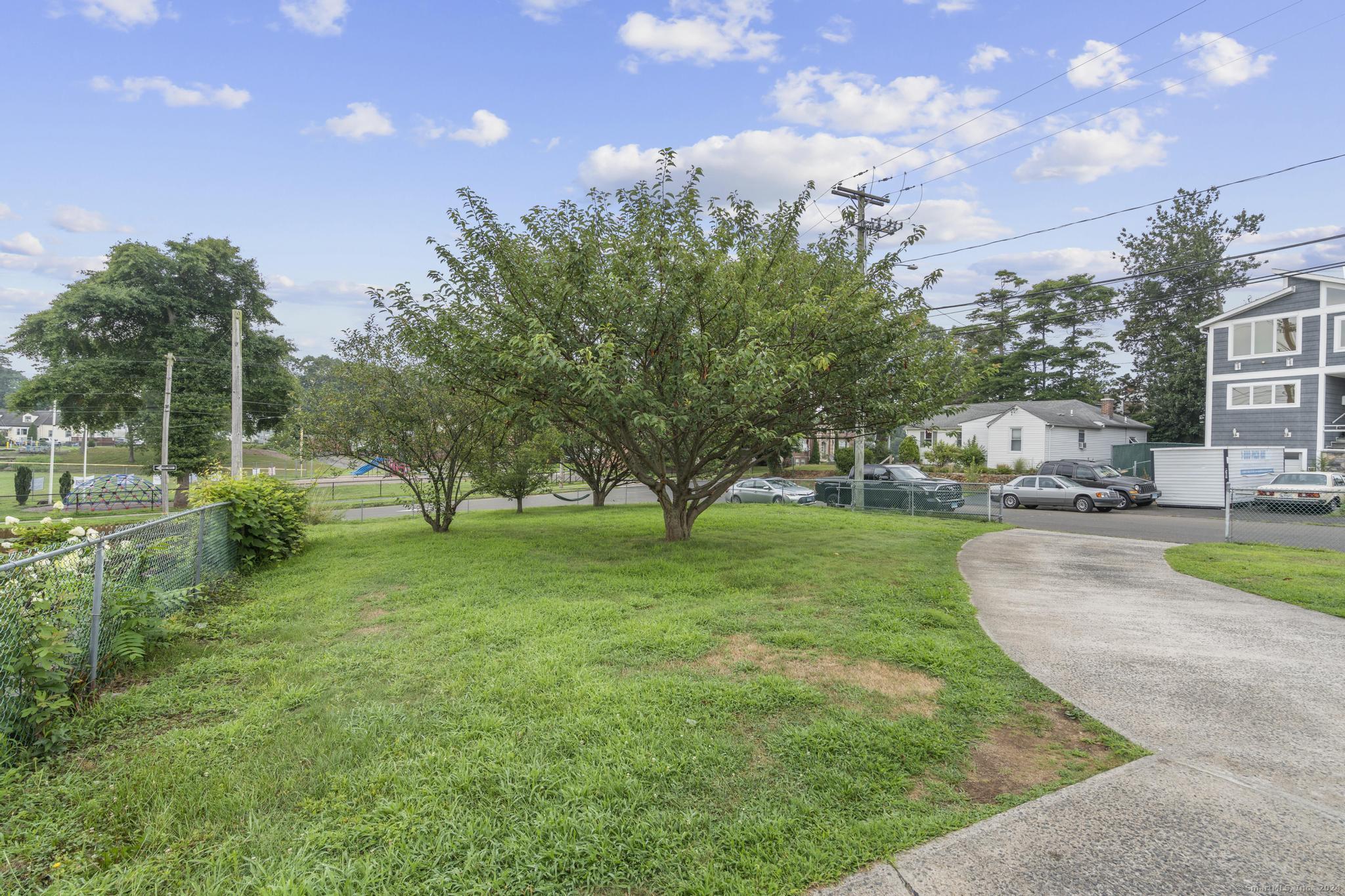 10 Cold Spring Street East Haven, CT 06512 - Photo 5 of 37