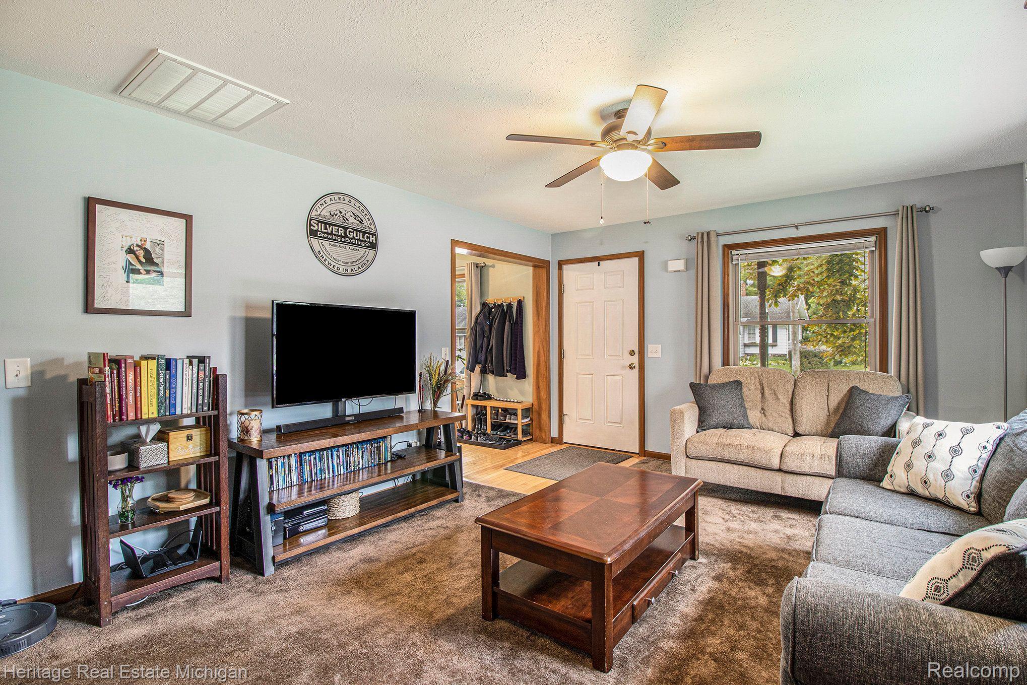 604 West Clinton Street Howell, MI 48843 - Photo 5 of 29 Beautiful windows in this cozy space