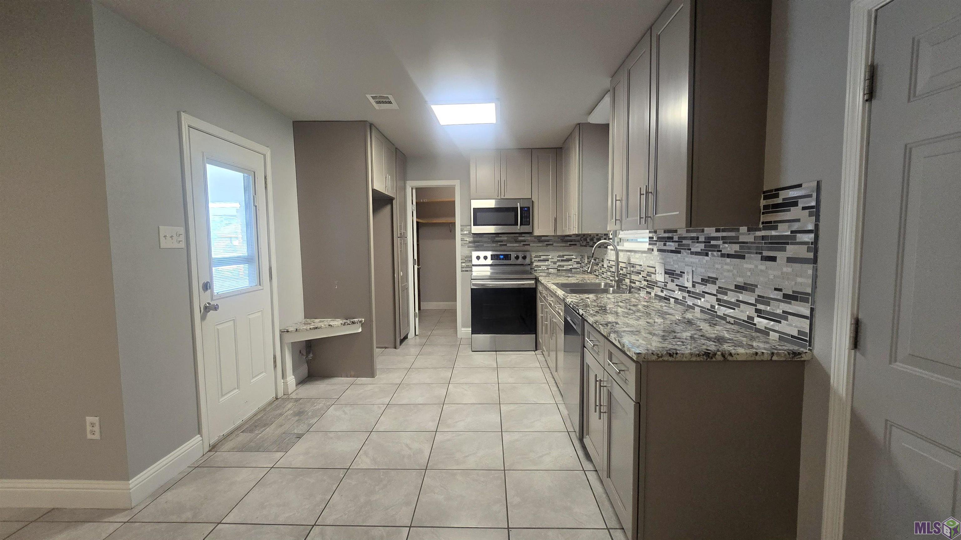 16523 Batavia Avenue St. George, LA 70817 - Photo 7 of 24