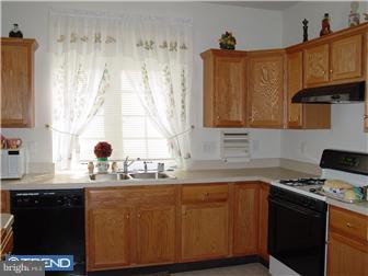 29 Pennington Court Delanco, NJ 08075 - Photo 4 of 12 Kitchen