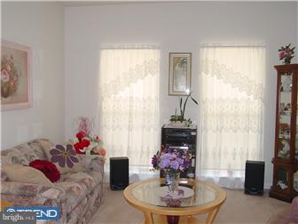 29 Pennington Court Delanco, NJ 08075 - Photo 8 of 12 Living Room