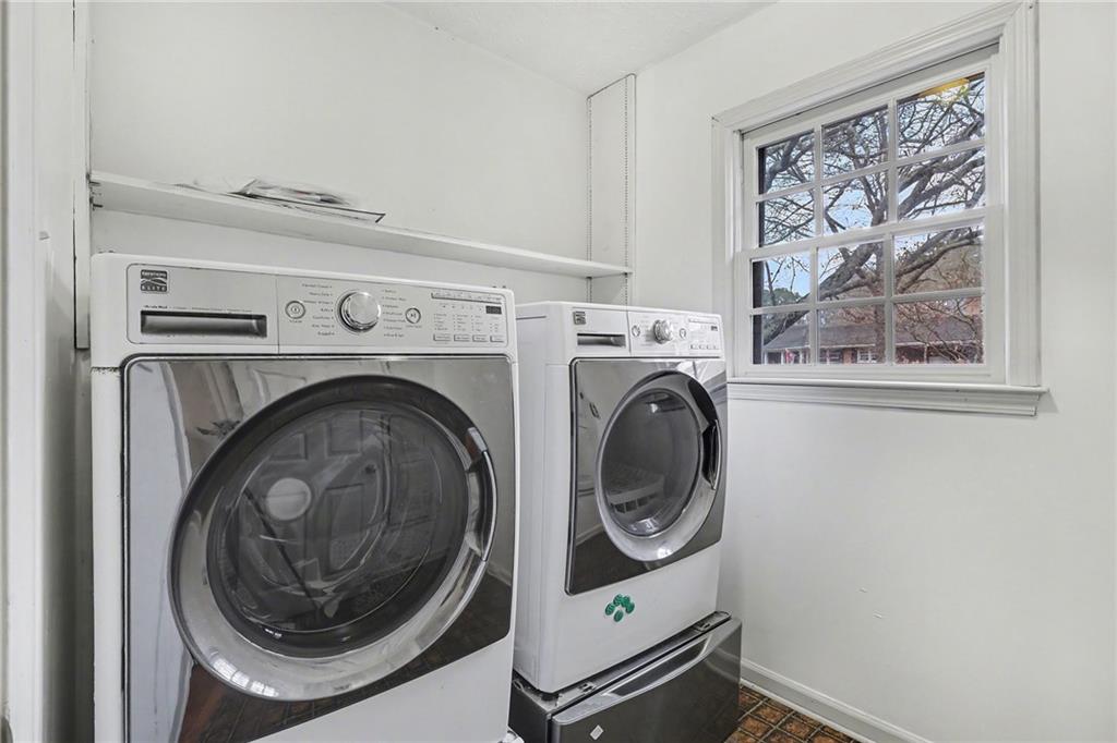 2981 Wilsons Crossing Court Decatur, GA 30033 - Photo 15 of 24 a utility room with dryer and washer