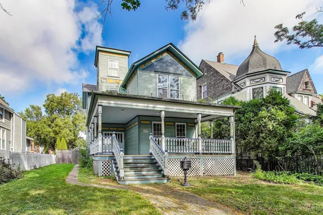 a view of a house with garden and yard