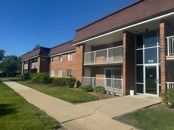 $165,000 | 1112 Westover Lane, Unit 1B, Schaumburg, IL 60193