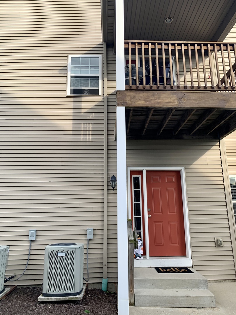 641 Stonegate Drive, Unit 641 Sycamore, IL 60178 - Photo 2 of 13