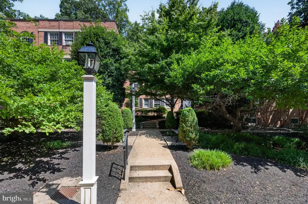$2,000 | 5001 10th Street South, Unit 5, Arlington, VA 22204