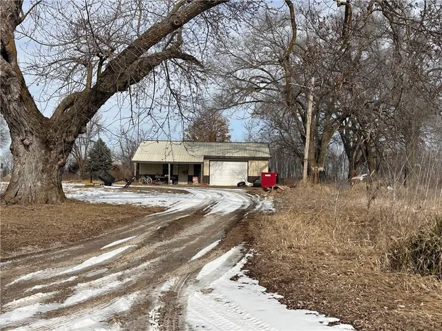 $370,000 | 7339 Southeast Eureka Drive, Cowgill, MO 64637