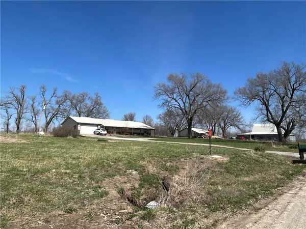 $370,000 | 7339 Southeast Eureka Drive, Cowgill, MO 64637