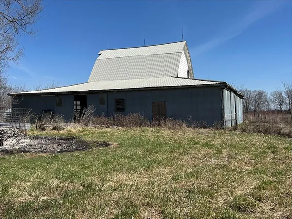 $370,000 | 7339 Southeast Eureka Drive, Cowgill, MO 64637