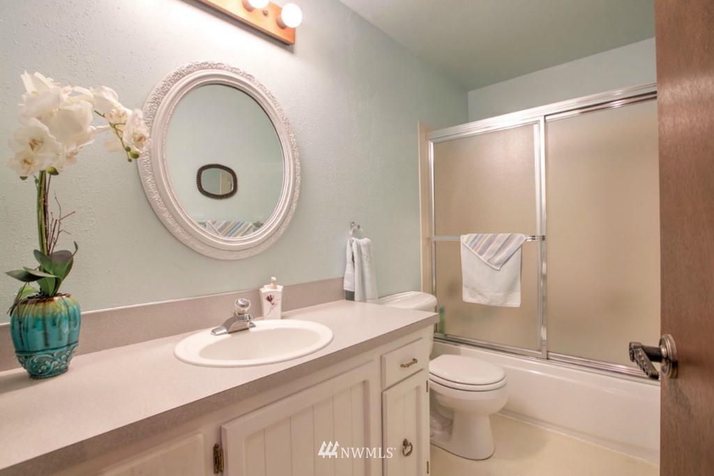 14904 Southeast 143rd Place Renton, WA 98059 - Photo 17 of 25