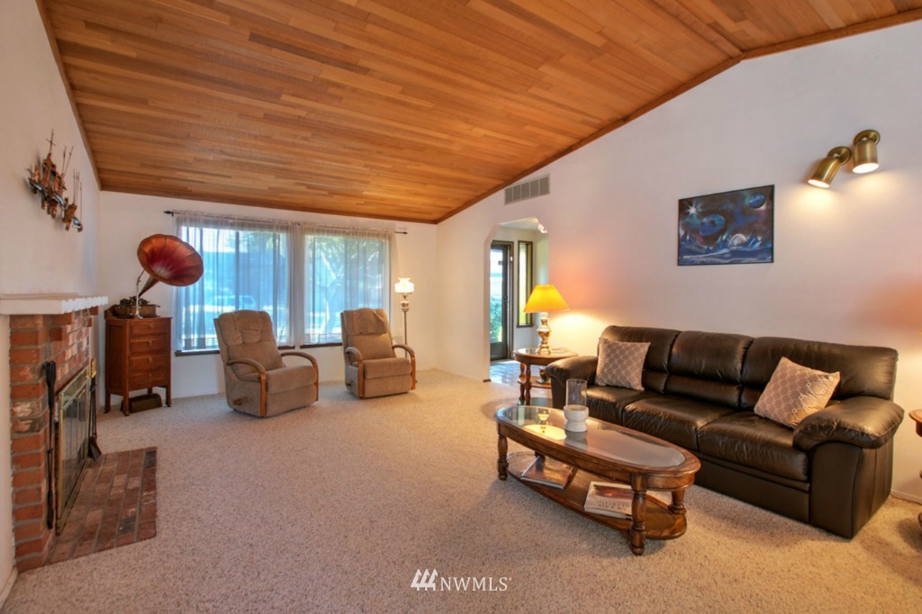 14904 Southeast 143rd Place Renton, WA 98059 - Photo 4 of 25