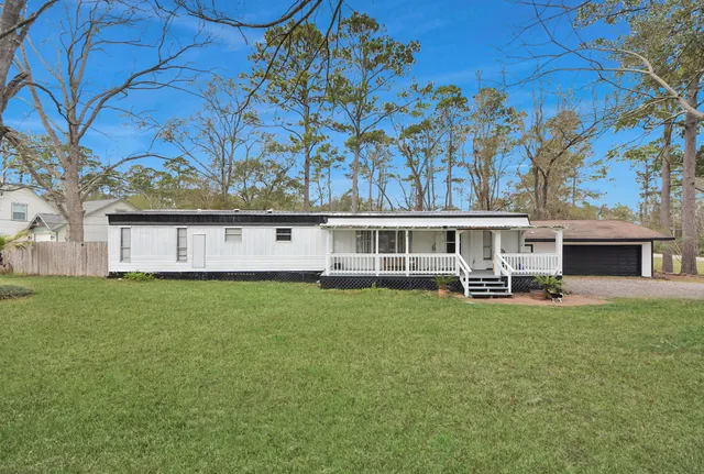 a view of a house with a backyard
