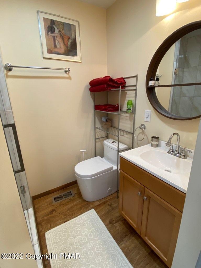 226 Summit Drive Albrightsville, PA 18210 - Photo 13 of 19 main bathroom