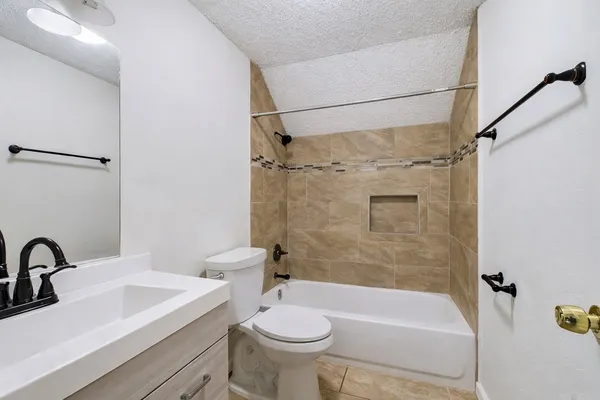 $2,495 | 2401 Leon Street, Unit 303, Austin, TX 78705