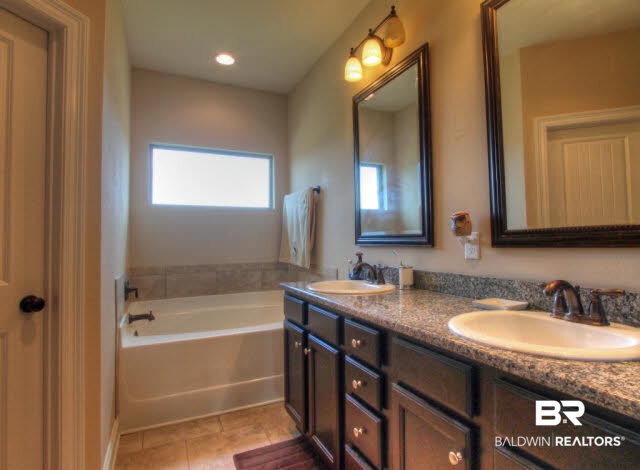 17481 Abingdon Lane Fairhope, AL 36532 - Photo 9 of 15 master bathroom