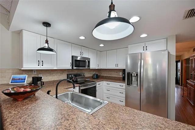 $159,900 | 425 30th Avenue West, Unit C102, Bradenton, FL 34205