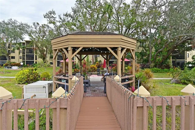 $159,900 | 425 30th Avenue West, Unit C102, Bradenton, FL 34205