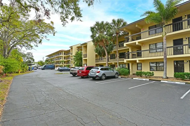 $159,900 | 425 30th Avenue West, Unit C102, Bradenton, FL 34205
