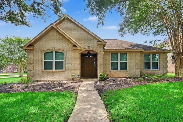 $2,750 | 51 Cranberry Court, Lake Jackson, TX 77566