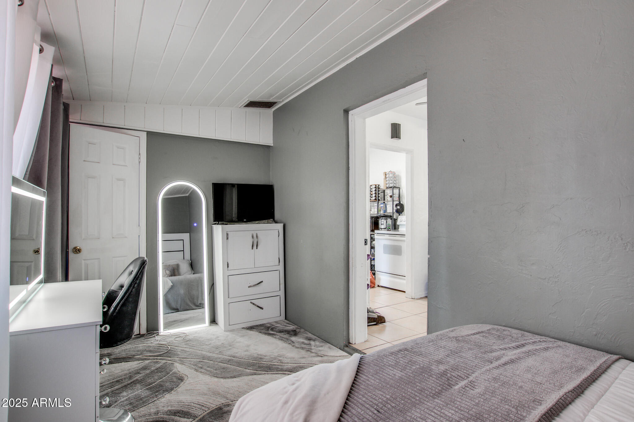3273 East 27th Street Tucson, AZ 85713 - Photo 25 of 39 a bedroom with a bed and a large mirror on the dresser