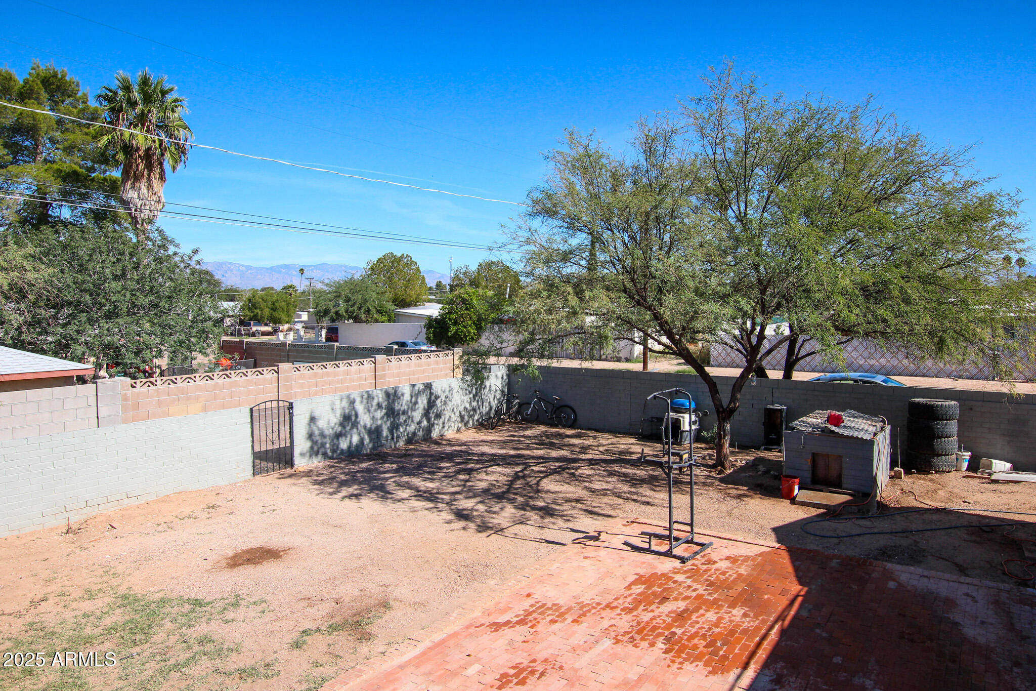 3273 East 27th Street Tucson, AZ 85713 - Photo 31 of 39 a view of a backyard with snow on the road