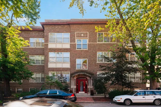$450,000 | 1243 West Rosemont Avenue, Unit 3W, Chicago, IL 60660
