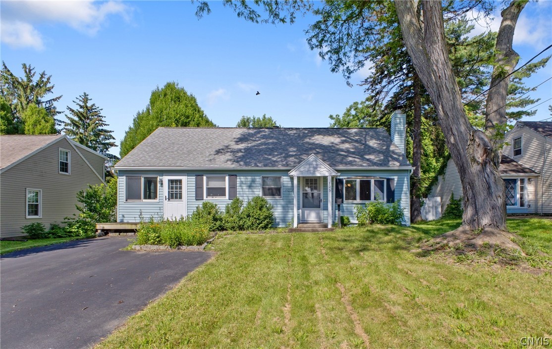 Welcome home to 125 Circle Rd!