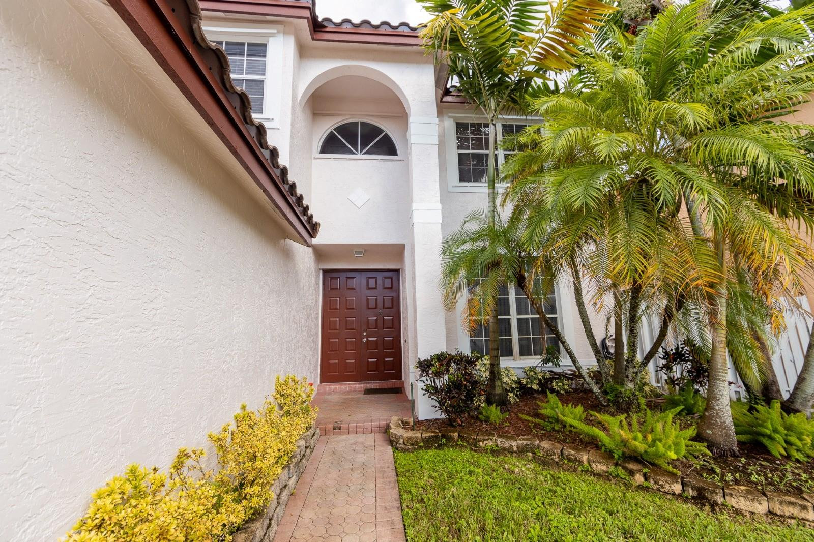 3375 Southwest 181st Terrace Miramar, FL 33029 - Photo 5 of 39 Entry