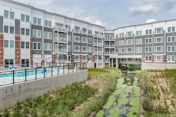 $3,935 | 75 East Hoffman Avenue, Unit 3038, Lindenhurst, NY 11757