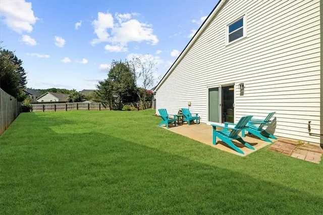 a view of a house with a backyard