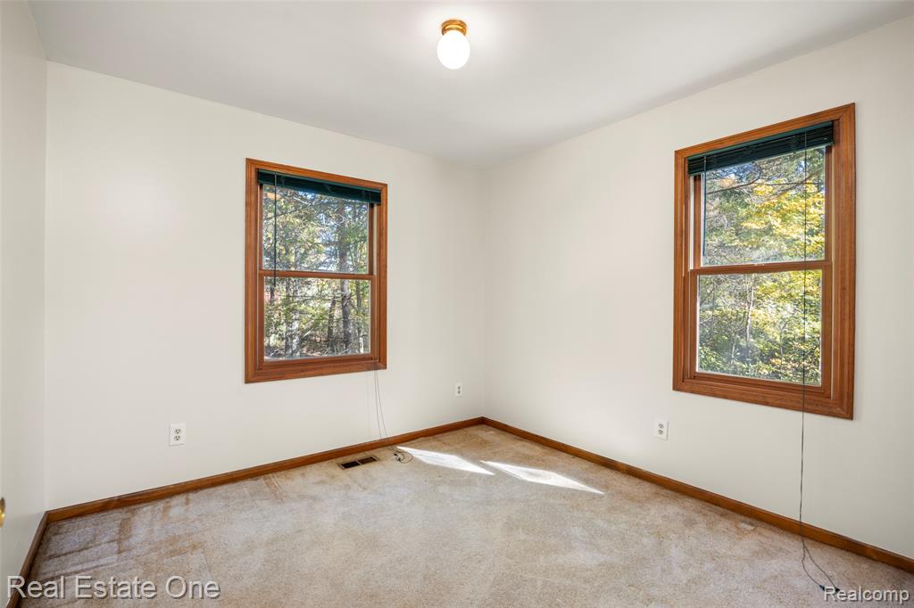 2533 Armond Road Howell, MI 48855 - Photo 11 of 37