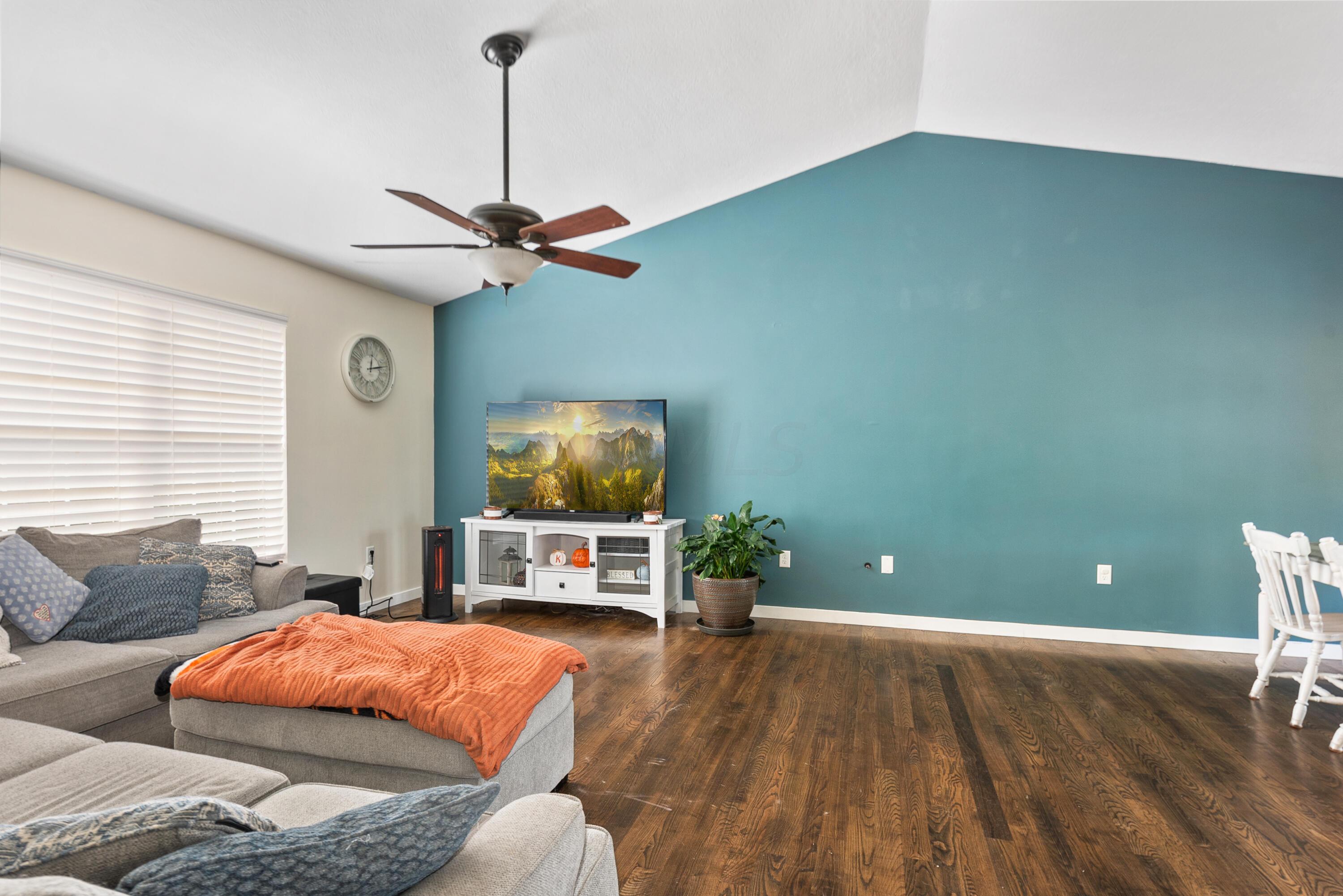 3050 Meister Road Southwest Lancaster, OH 43130 - Photo 2 of 41 Living Room