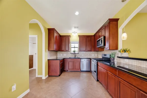 $425,000 | 319 Pinedale Avenue, Arcola, TX 77583