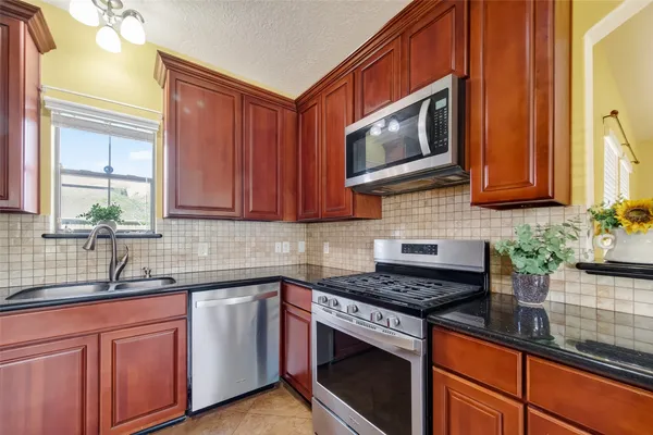 $425,000 | 319 Pinedale Avenue, Arcola, TX 77583