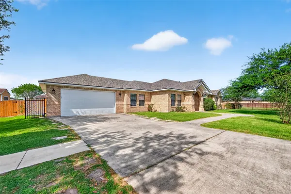 $425,000 | 319 Pinedale Avenue, Arcola, TX 77583