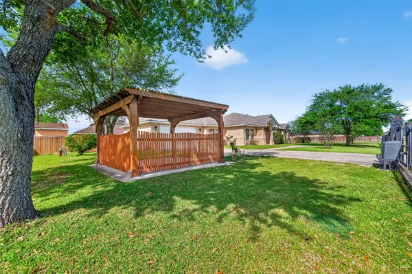 $425,000 | 319 Pinedale Avenue, Arcola, TX 77583