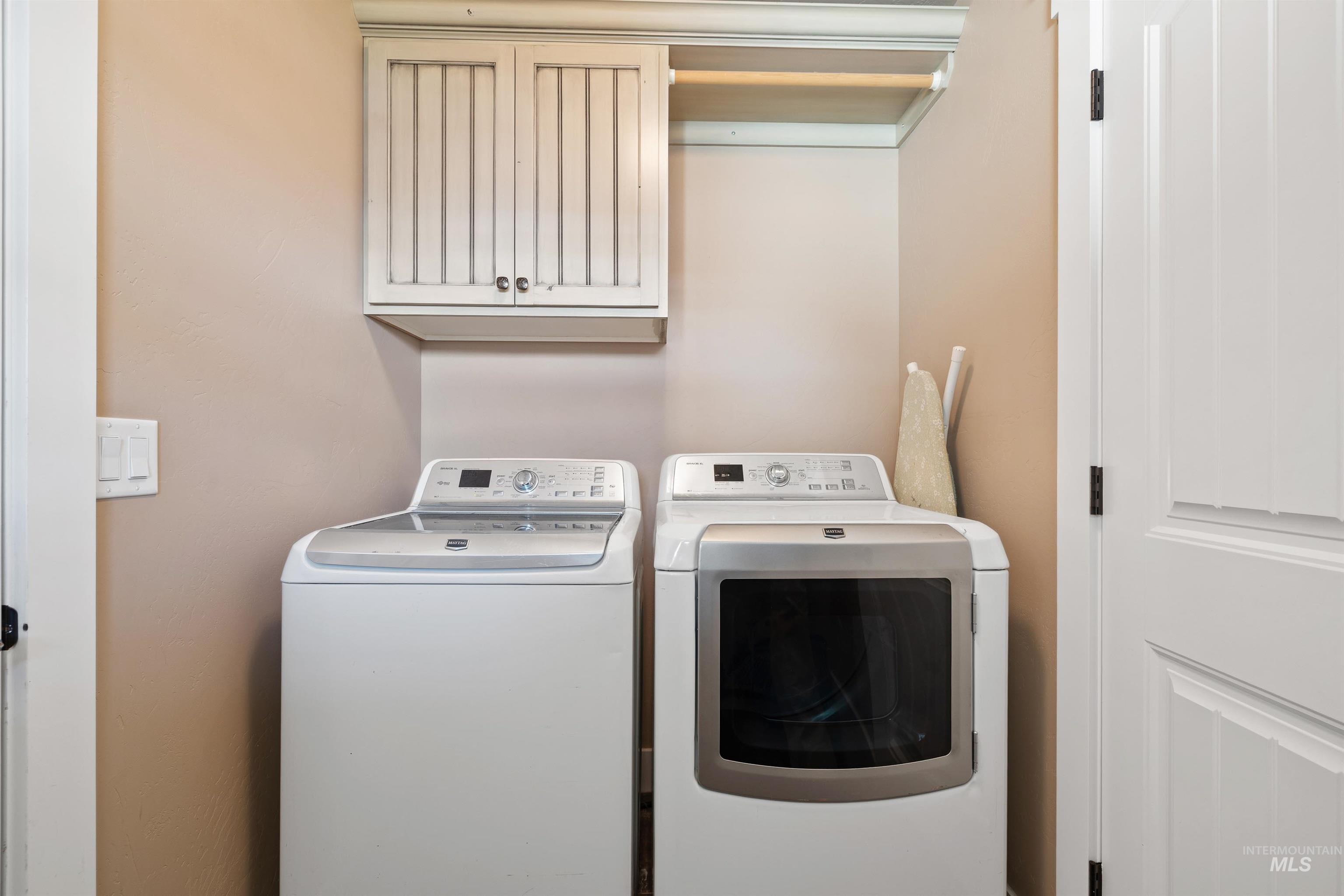 330 Arrowhead Path Twin Falls, ID 83301 - Photo 20 of 37 Laundry area featuring separate washer and dryer and cabinet space
