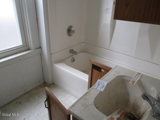 918 Hegeman Street Schenectady, NY 12306 - Photo 8 of 17 IMG_8743