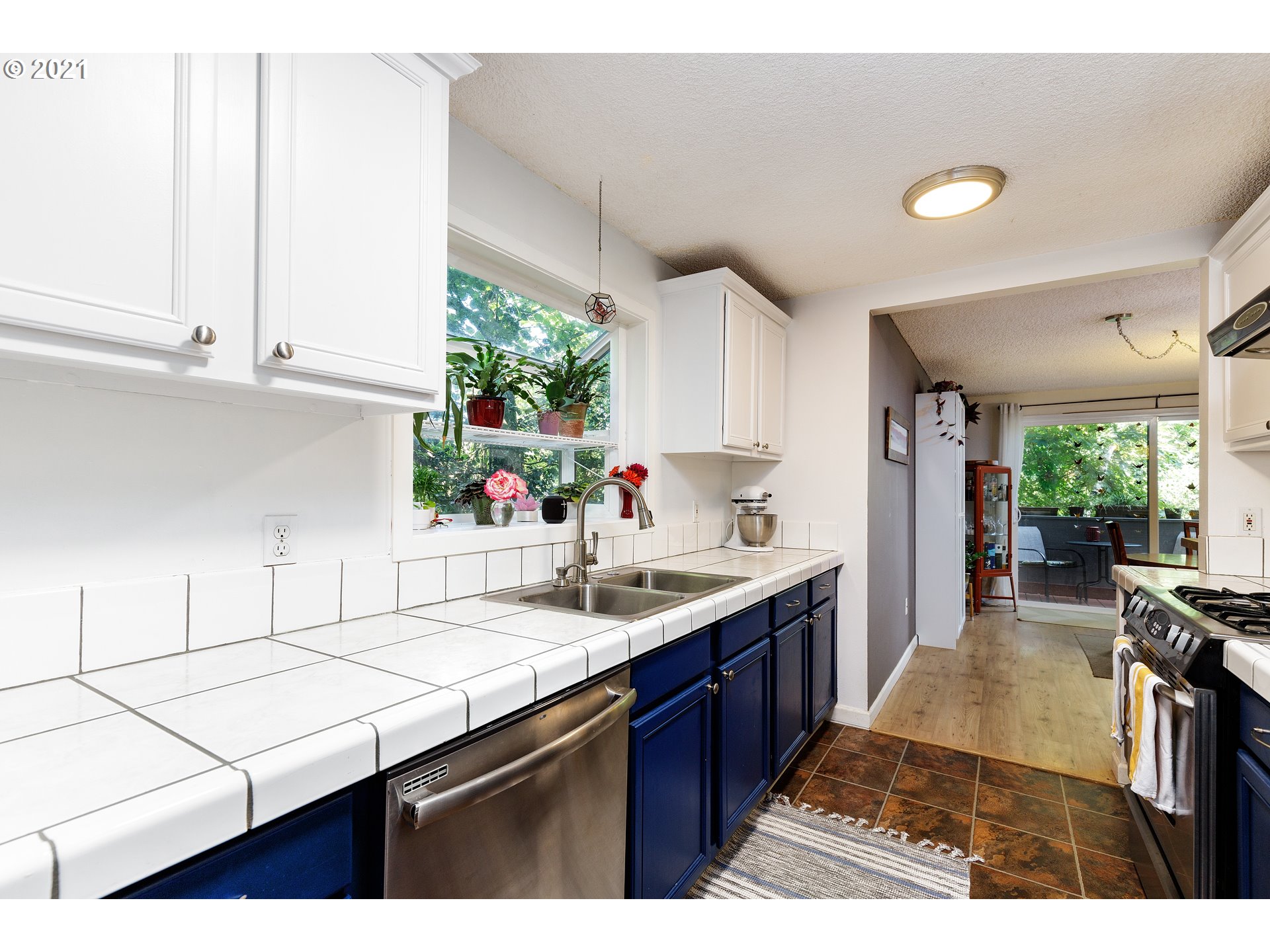 4226 Southwest Garden Home Road Portland, OR 97219 - Photo 6 of 24 Gallery Image 6