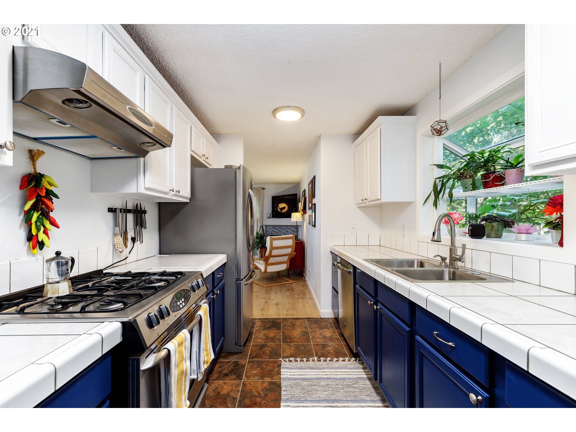 4226 Southwest Garden Home Road Portland, OR 97219 - Photo 8 of 24 Gallery Image 8