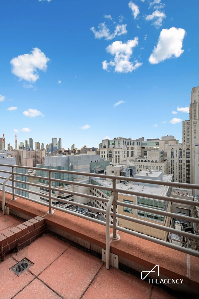 524 East 72nd Street, Unit 22D Manhattan, NY 10021 - Photo 6 of 12 a view of a terrace with city view