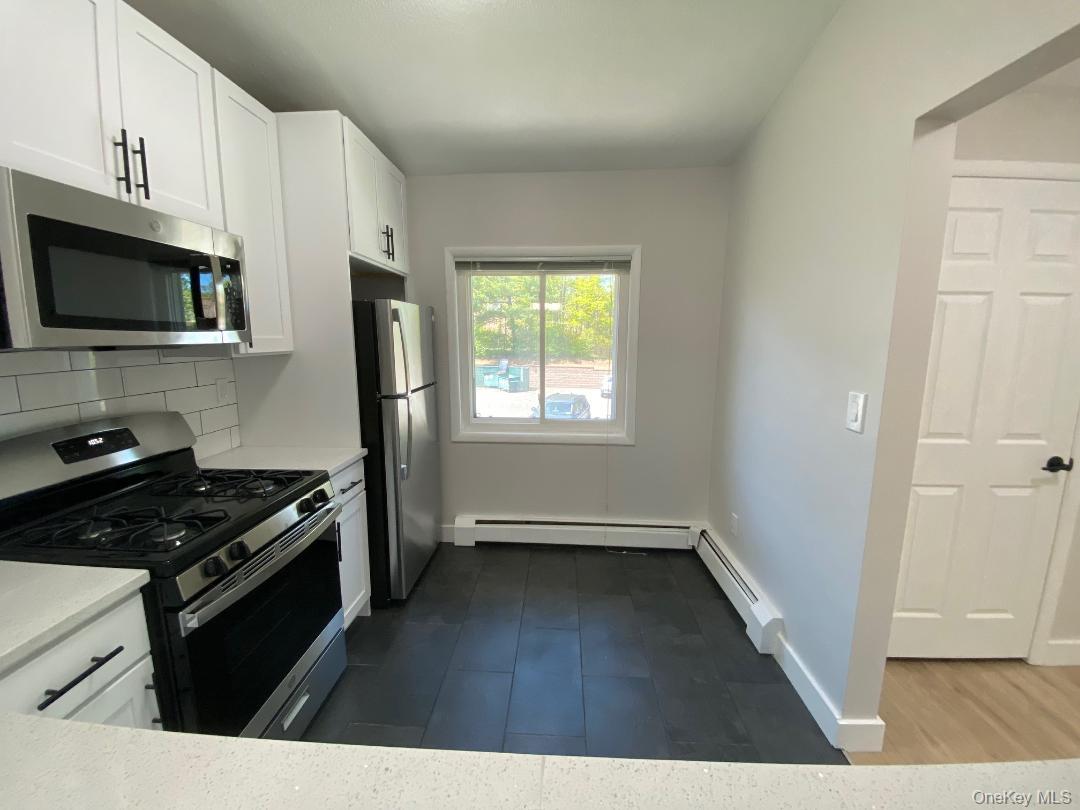 85 North Middletown Road, Unit E3 Nanuet, NY 10954 - Photo 6 of 20 There's room for a small table, coffee station or baker's rach