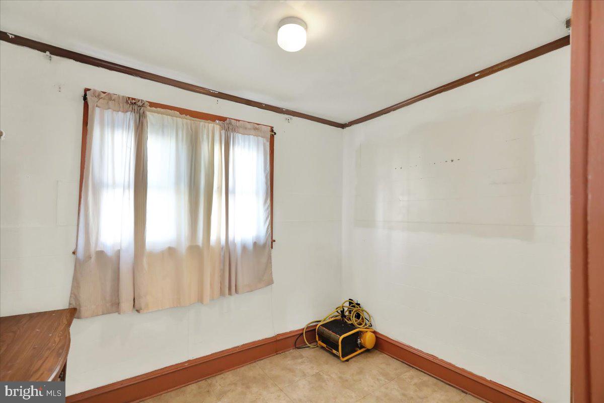 1129 East Greenwich Street Reading, PA 19604 - Photo 12 of 33 a view of an empty room