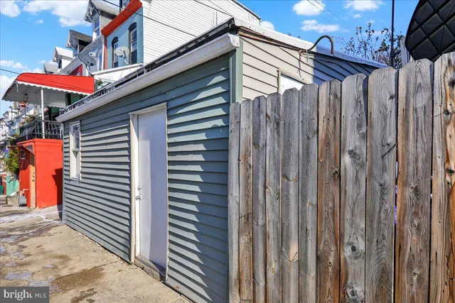 a view of entryway and hall