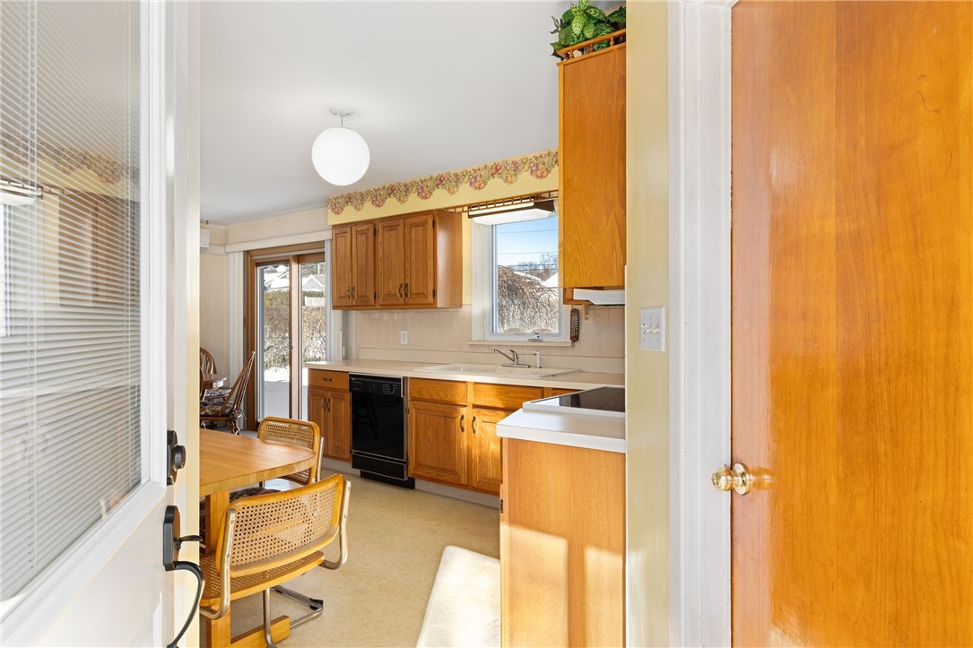 106 Wannamoisett Road East Providence, RI 02914 - Photo 15 of 32