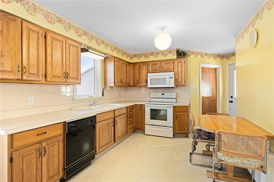 106 Wannamoisett Road East Providence, RI 02914 - Photo 17 of 32