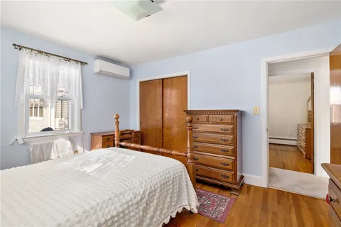 $400,000 | 106 Wannamoisett Road, East Providence, RI 02914