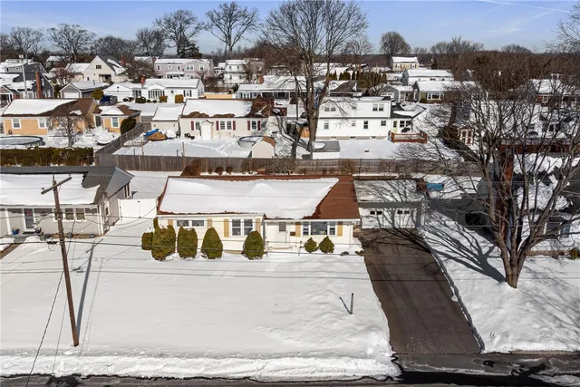 $400,000 | 106 Wannamoisett Road, East Providence, RI 02914